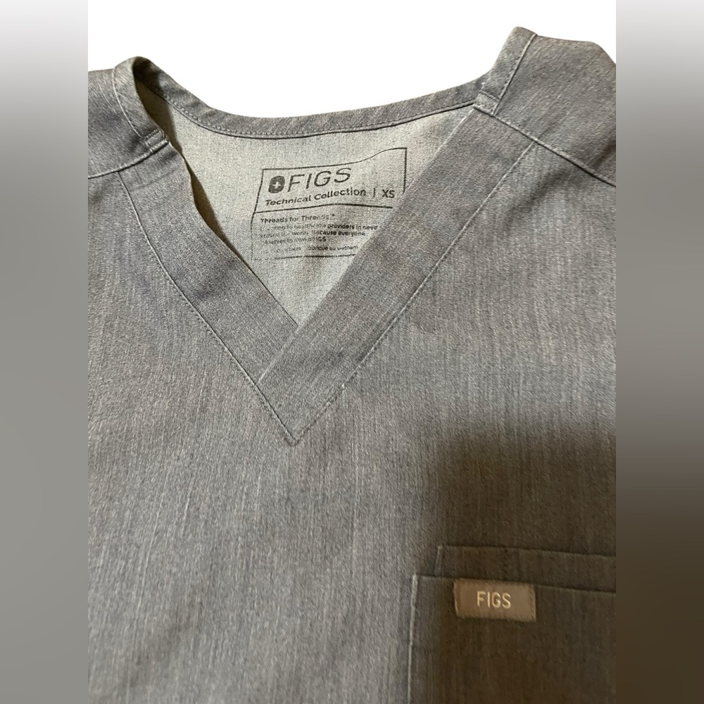 💙BUNDLE Figs Charcoal V-Neck Scrub Top - Picture 8 of 12